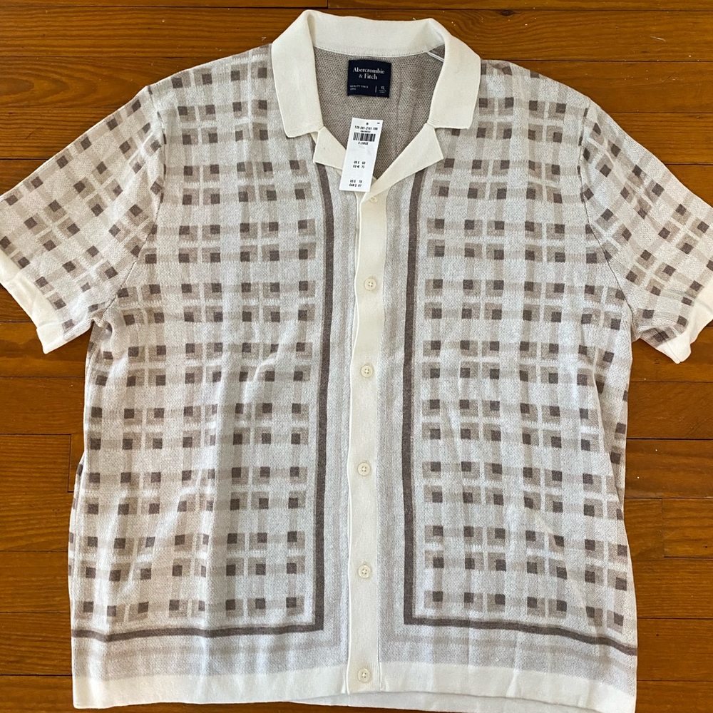 A&F Mens Short Sleeve Buttom up shirt/sweater XL
